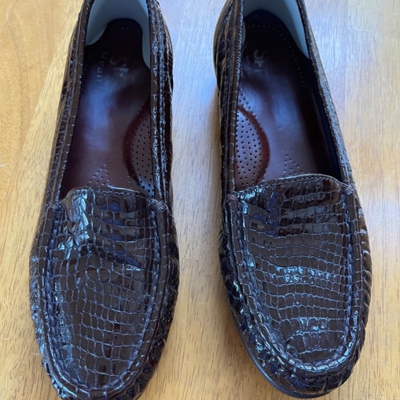 SAS Simplify Everyday Loafer Brown Croc Lightweight Slip On Moccasin, Size 7.5 M - Picture 3 of 11